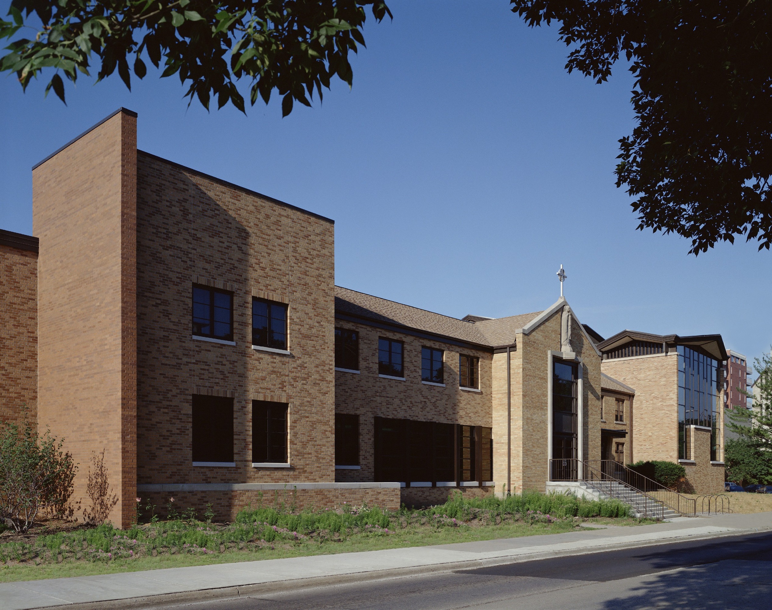 Brick exterior and main entrance of St. Thomas Aquinas Catholic Church in Ames.