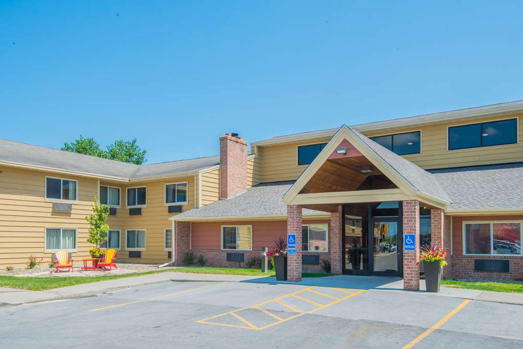 Entrance of AmericInn by Wyndham in Ames.