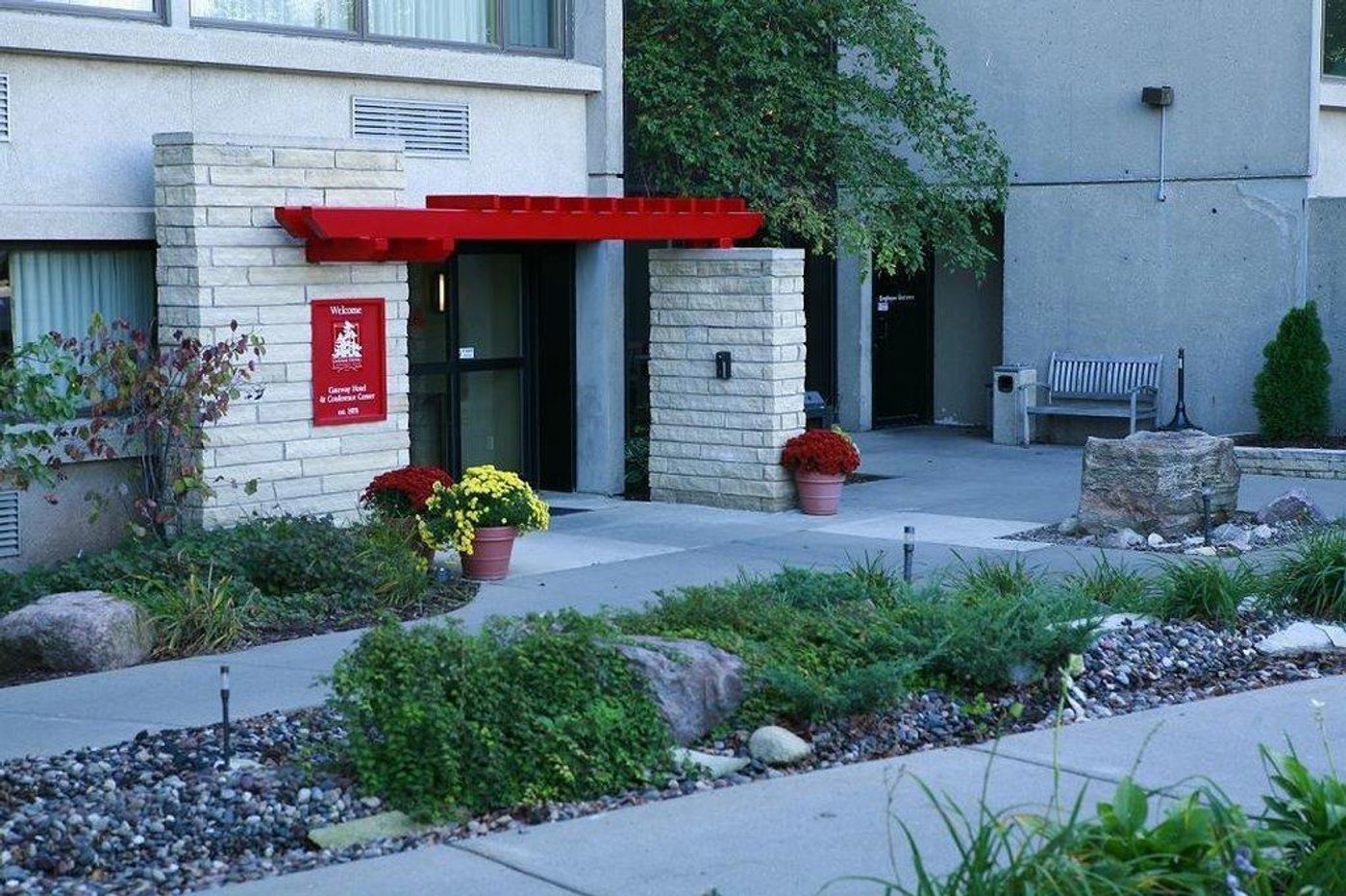 Entrance of the Gateway Hotel and Conference Center in Ames.